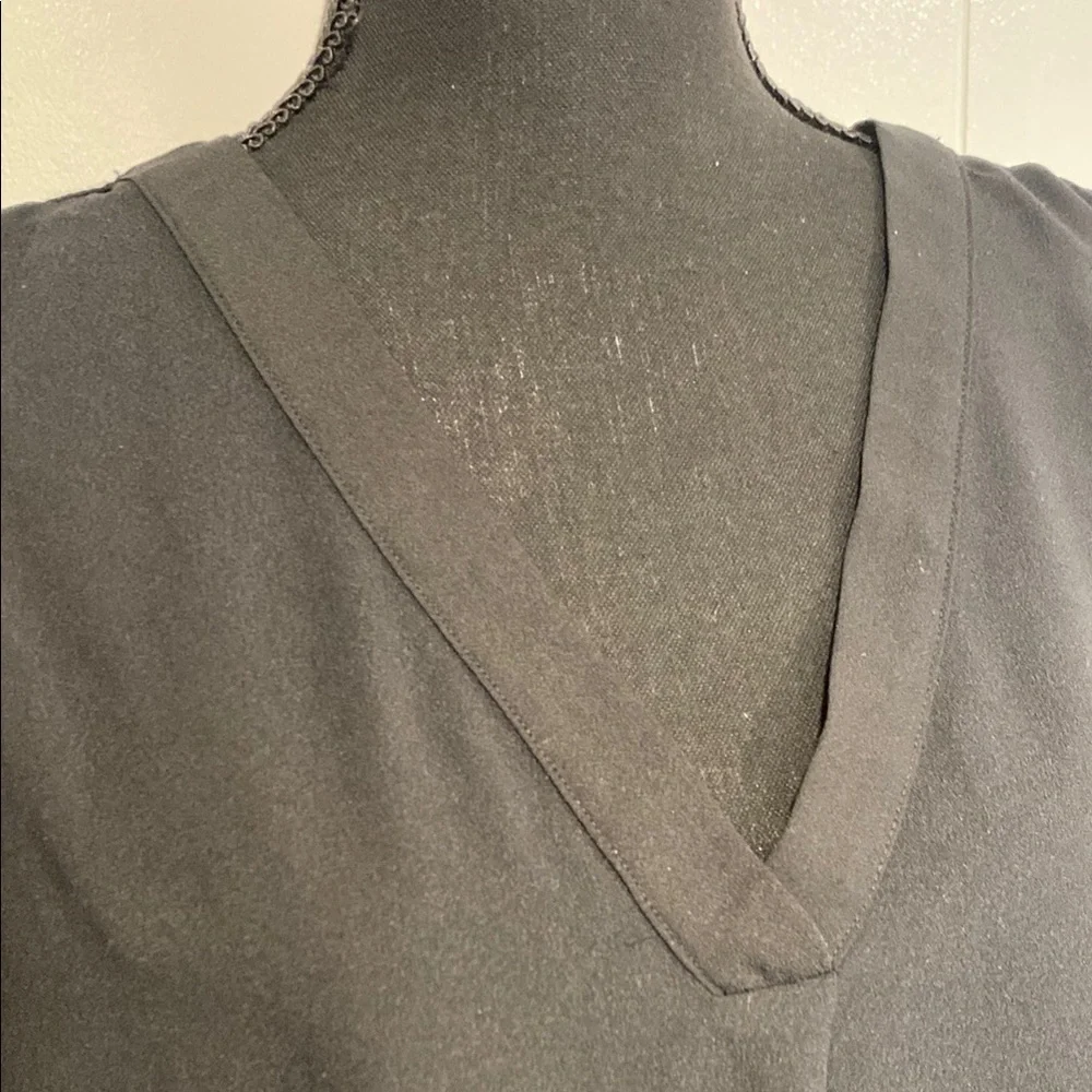 Banana Republic Blouse V-Neck Cap Sleeve Mixed Media Minimalist Black Size Large - Picture 10 of 13